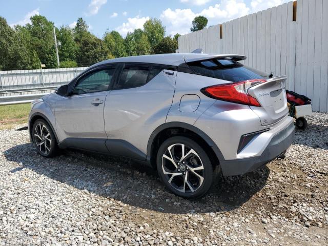 JTNKHMBX6J1008050 - 2018 TOYOTA C-HR XLE Արծաթագույն լուսանկար 2