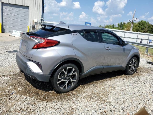 JTNKHMBX6J1008050 - 2018 TOYOTA C-HR XLE Արծաթագույն լուսանկար 3