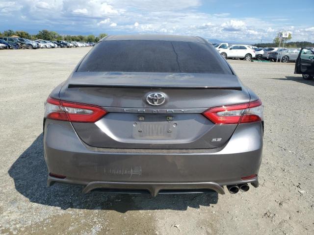 4T1B11HK4JU009436 - 2018 TOYOTA CAMRY L 灰色 照片 6