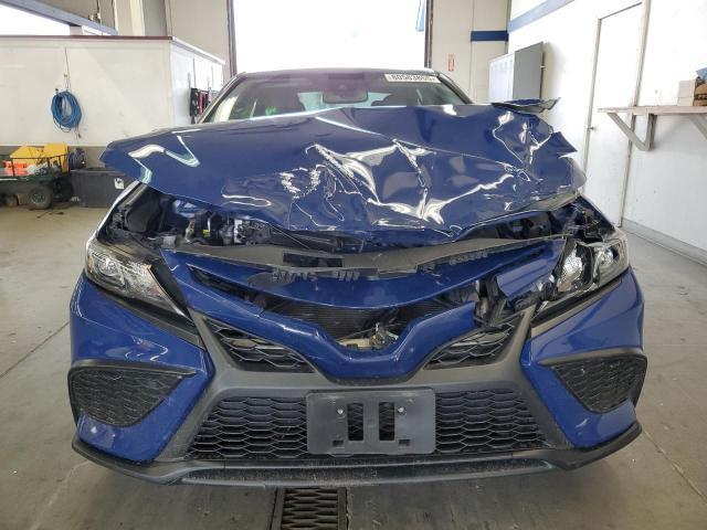 4T1T11AK5PU153410 - 2023 TOYOTA CAMRY SE NIGHT SHADE BLUE photo 5