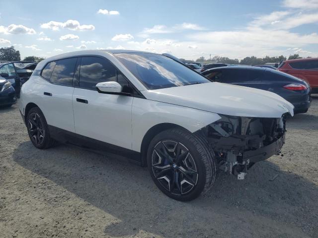WB523CF08SCT63619 - 2025 BMW IX XDRIVE50 WHITE photo 4