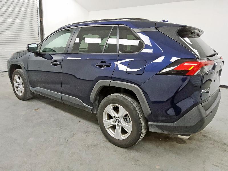2T3P1RFV3MW161382 - 2021 TOYOTA RAV4 XLE BLUE photo 2