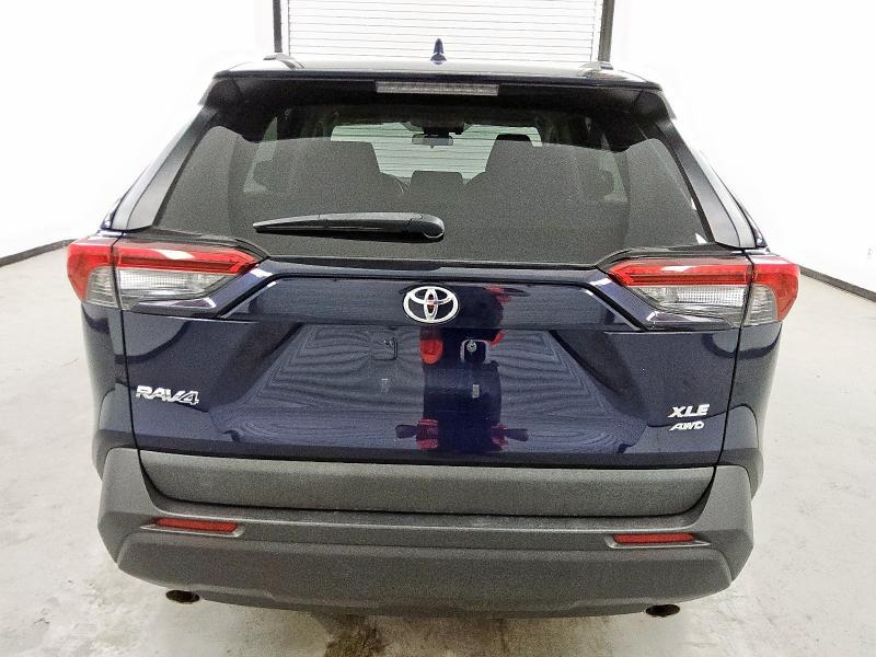 2T3P1RFV3MW161382 - 2021 TOYOTA RAV4 XLE BLUE photo 6