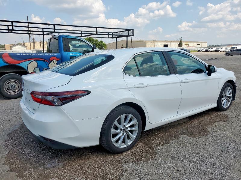 4T1C11AK5MU577875 - 2021 TOYOTA CAMRY LE WHITE photo 3