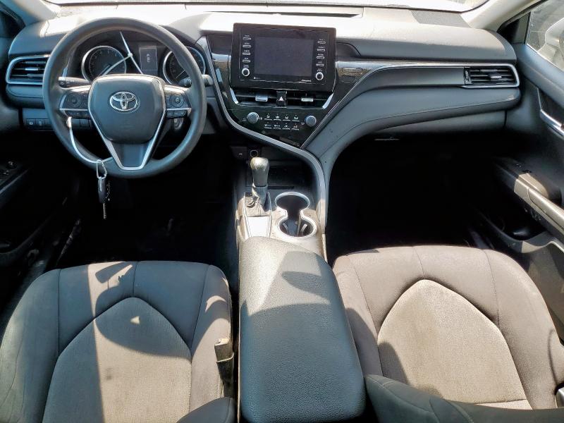 4T1C11AK5MU577875 - 2021 TOYOTA CAMRY LE WHITE photo 8