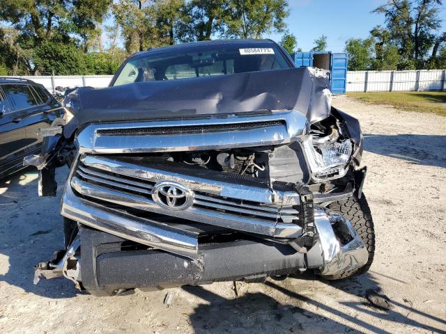 5TFUW5F1XHX665021 - 2017 TOYOTA TUNDRA DOUBLE CAB SR/SR5 GRAY photo 5