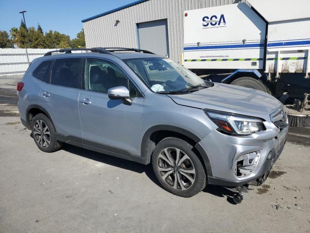 JF2SKAUC1KH549161 - 2019 SUBARU FORESTER LIMITED SILVER photo 4