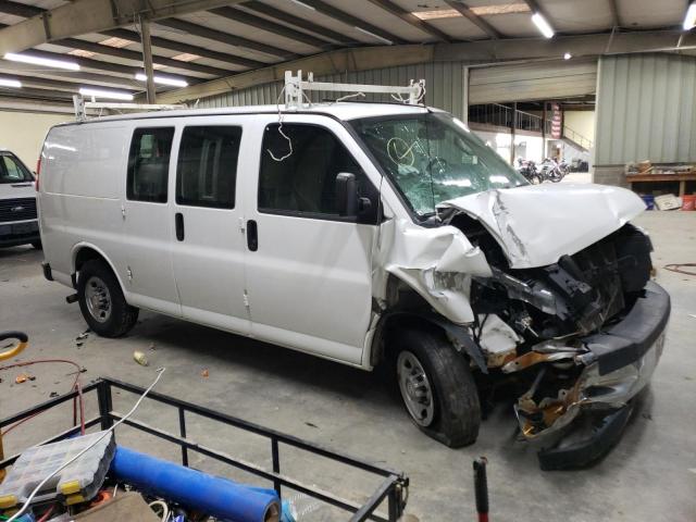 1GCWGAFF4H1347487 - 2017 CHEVROLET EXPRESS G2 WHITE photo 4