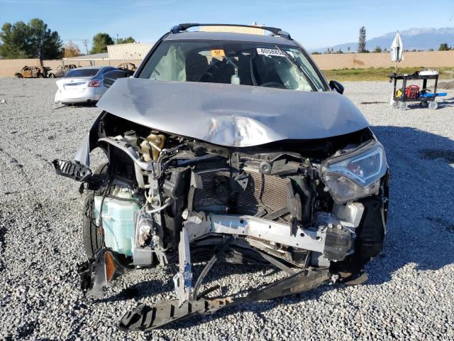 JTMZFREV1JJ204171 - 2018 TOYOTA RAV4 LE SILVER photo 5