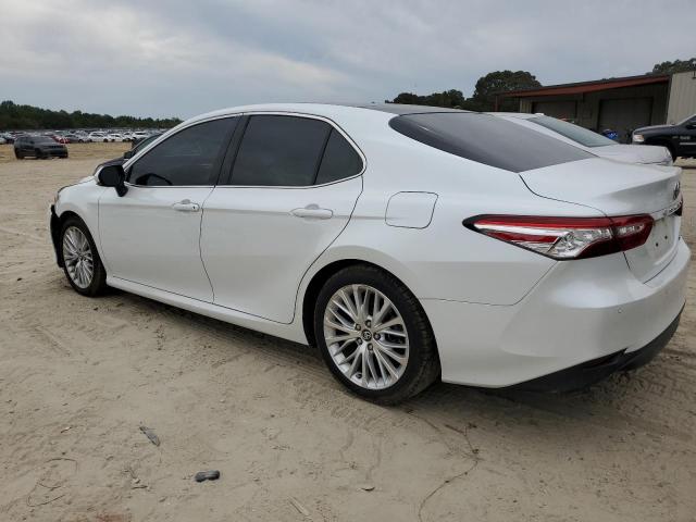 4T1B11HKXJU019324 - 2018 TOYOTA CAMRY L WHITE photo 2