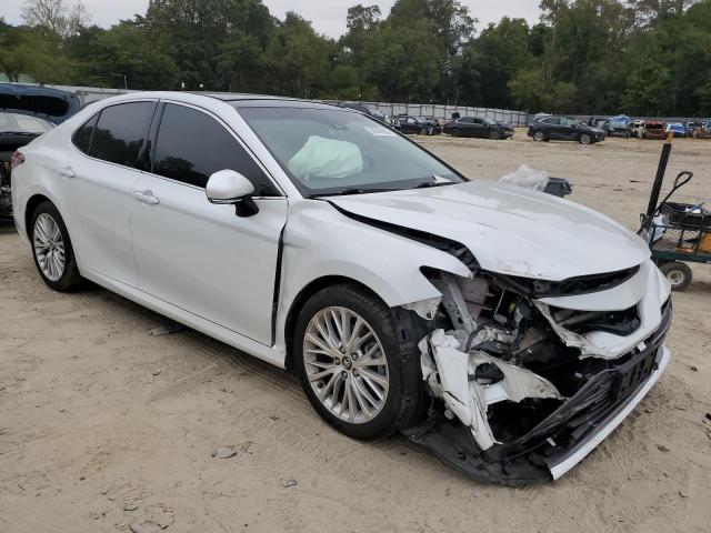 4T1B11HKXJU019324 - 2018 TOYOTA CAMRY L WHITE photo 4