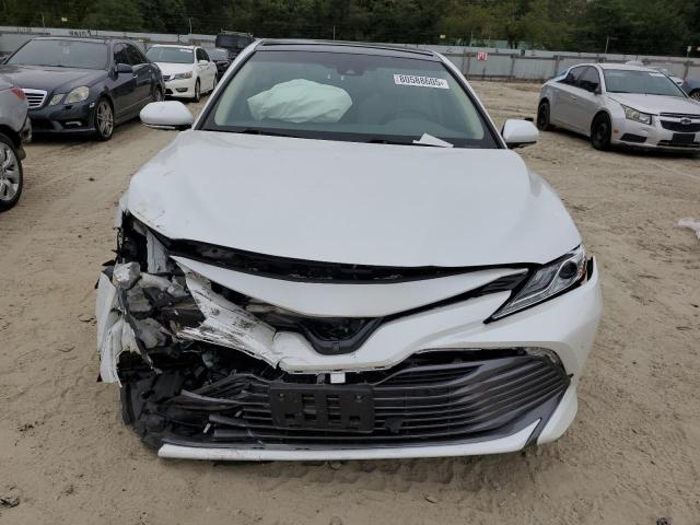 4T1B11HKXJU019324 - 2018 TOYOTA CAMRY L WHITE photo 5