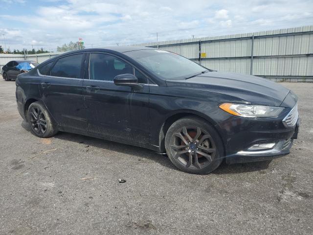 3FA6P0HDXJR255243 - 2018 FORD FUSION SE შავი ფოტო 4