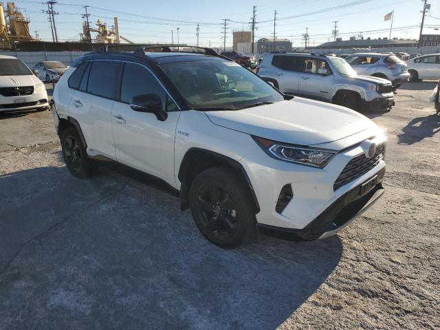 JTMEWRFV9KD518776 - 2019 TOYOTA RAV4 XSE WHITE photo 4