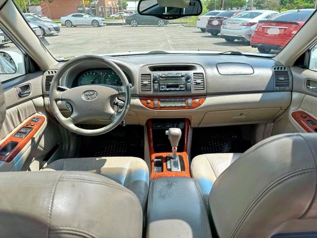 4T1BE32K52U027812 - 2002 TOYOTA CAMRY LE WHITE photo 9