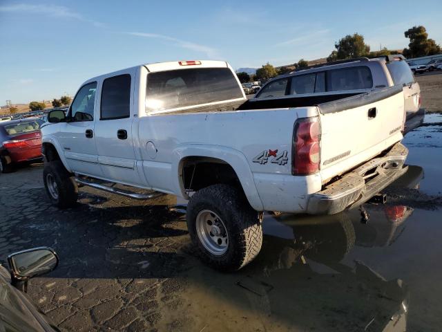 1GCGK23U44F101564 - 2004 CHEVROLET SILVERADO K2500 WHITE photo 2