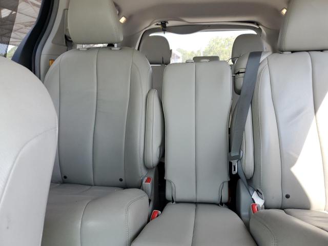 5TDYK3DCXCS278957 - 2012 TOYOTA SIENNA XLE Silber Foto 10