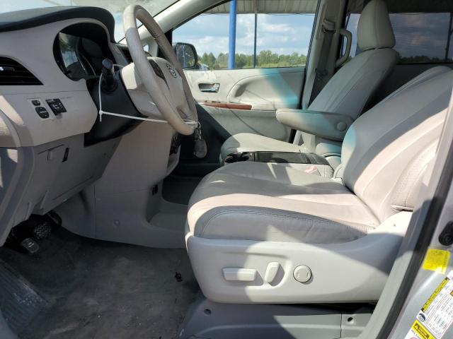 5TDYK3DCXCS278957 - 2012 TOYOTA SIENNA XLE Silber Foto 7