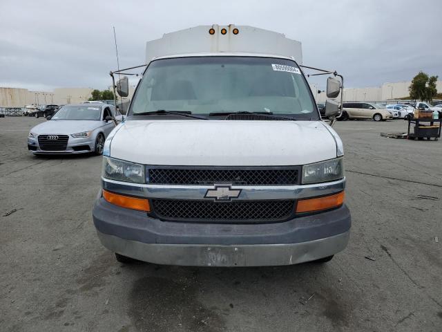 1GBHG312061217538 - 2006 CHEVROLET EXPRESS G3 WHITE photo 5