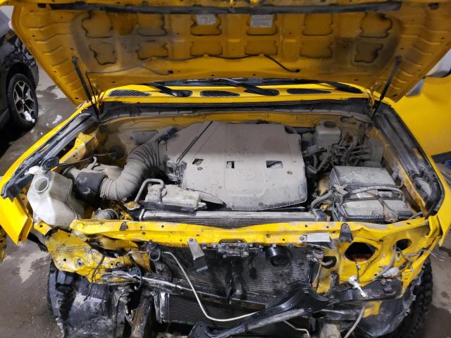 JTEBU11F070044172 - 2007 TOYOTA FJ CRUISER YELLOW photo 11