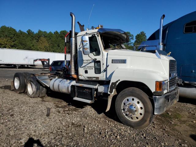 1M1PN4GY0LM006980 - 2020 MACK PINNACLE WHITE photo 2