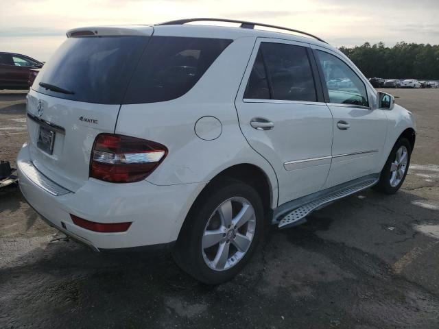 4JGBB8GB2BA715279 - 2011 MERCEDES-BENZ ML 350 4MATIC WHITE photo 3