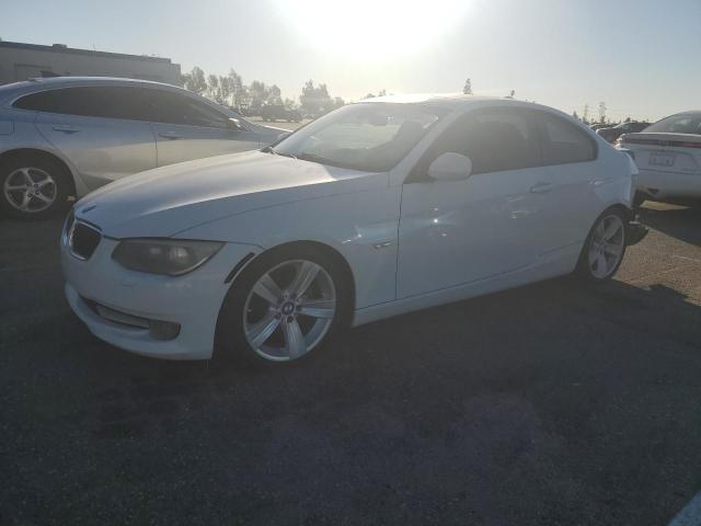 WBAKE3C58BE441512 - 2011 BMW 3 SERIES I WHITE photo 1