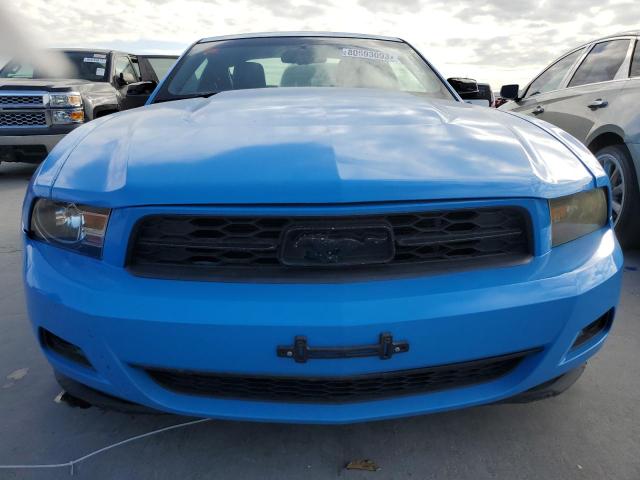 1ZVBP8AN2A5143174 - 2010 FORD MUSTANG BLUE photo 5