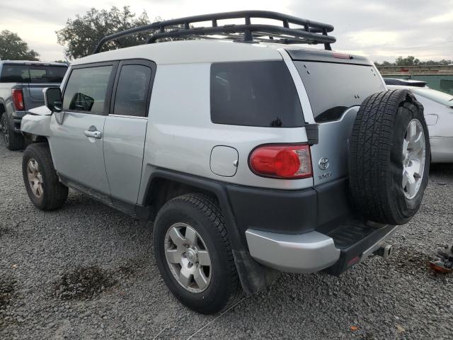 JTEZU11F470005731 - 2007 TOYOTA FJ CRUISER SILVER photo 2