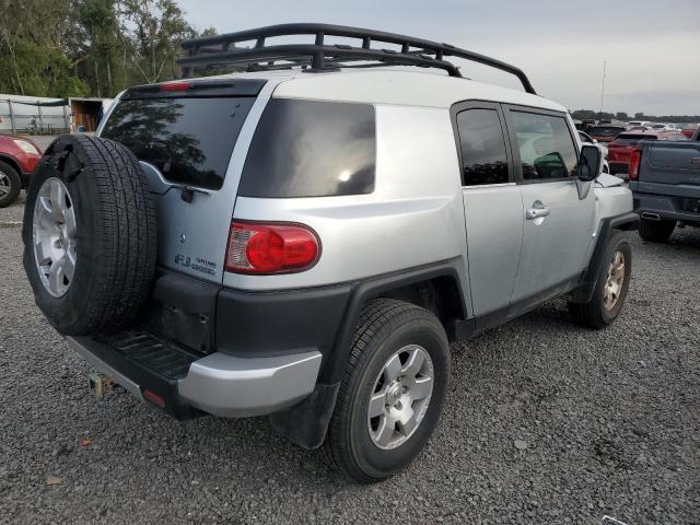 JTEZU11F470005731 - 2007 TOYOTA FJ CRUISER SILVER photo 3