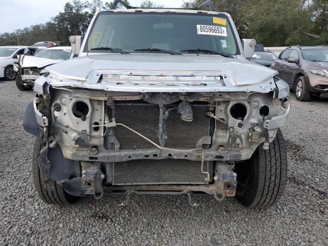 JTEZU11F470005731 - 2007 TOYOTA FJ CRUISER SILVER photo 5