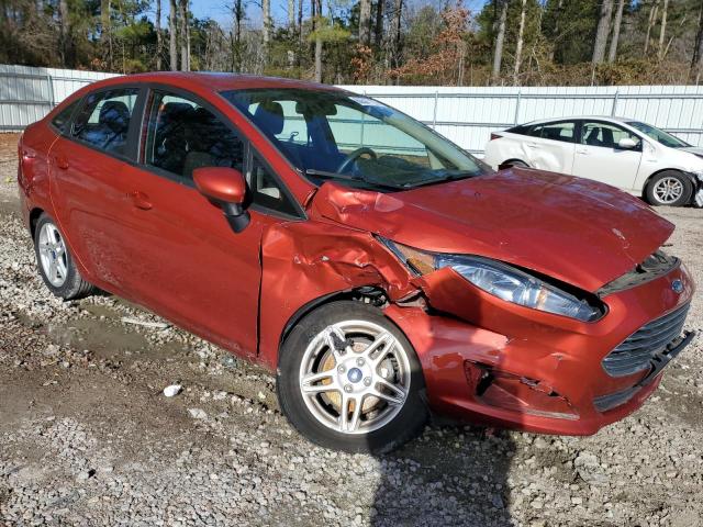 3FADP4BJ1JM108268 - 2018 FORD FIESTA SE RED photo 4