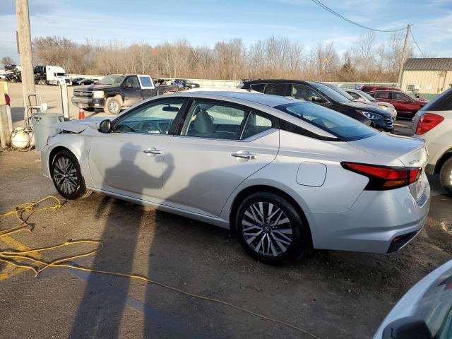 1N4BL4DV9PN385056 - 2023 NISSAN ALTIMA SV SILVER photo 2