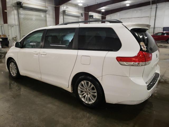 5TDYK3DC5DS304933 - 2013 TOYOTA SIENNA XLE WHITE photo 2