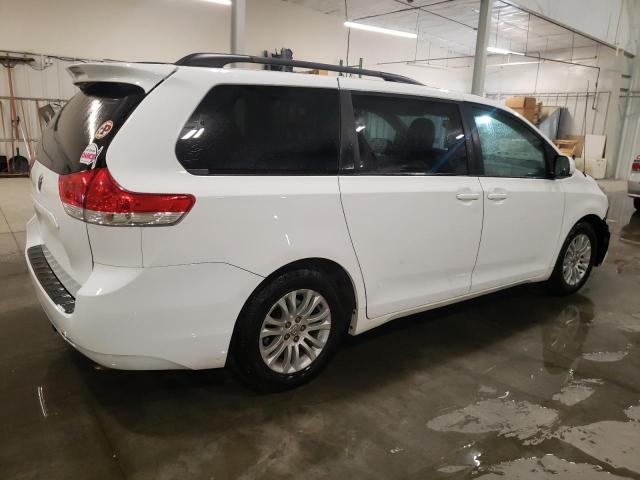 5TDYK3DC5DS304933 - 2013 TOYOTA SIENNA XLE WHITE photo 3