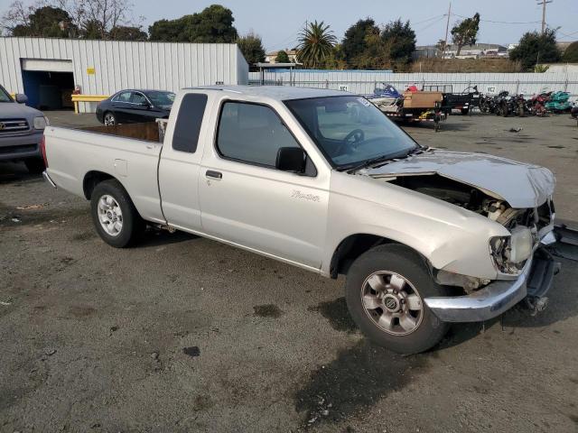 1N6DD26S8XC315483 - 1999 NISSAN FRONTIER KING CAB XE SILVER photo 4