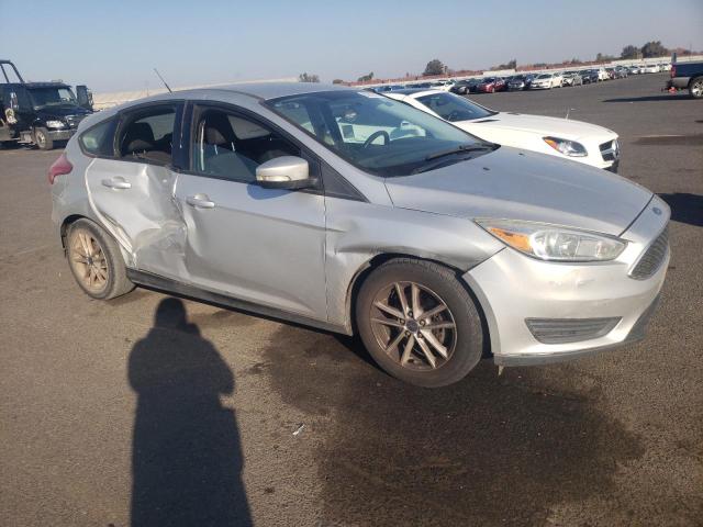 1FADP3K21GL364570 - 2016 FORD FOCUS SE SILVER photo 4