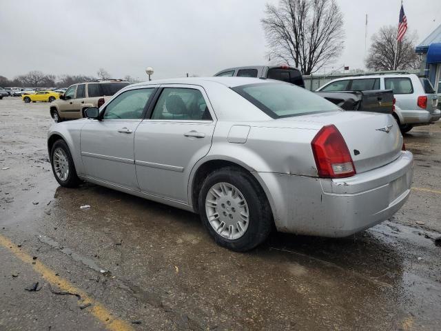 2C3KA43R37H710589 - 2007 CHRYSLER 300 SILVER photo 2