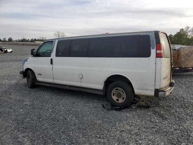 1GAHG39U131194552 - 2003 CHEVROLET EXPRESS G3 WHITE photo 2