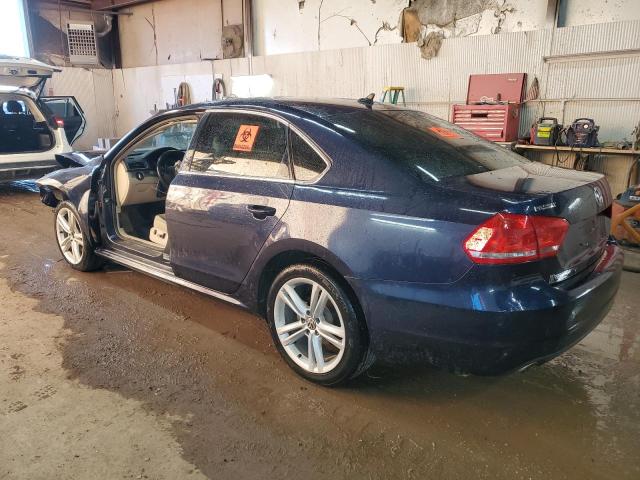 1VWBN7A34EC053038 - 2014 VOLKSWAGEN PASSAT SE BLUE photo 2