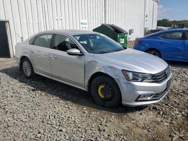 1VWBT7A36GC011740 - 2016 VOLKSWAGEN PASSAT SE SILVER photo 4