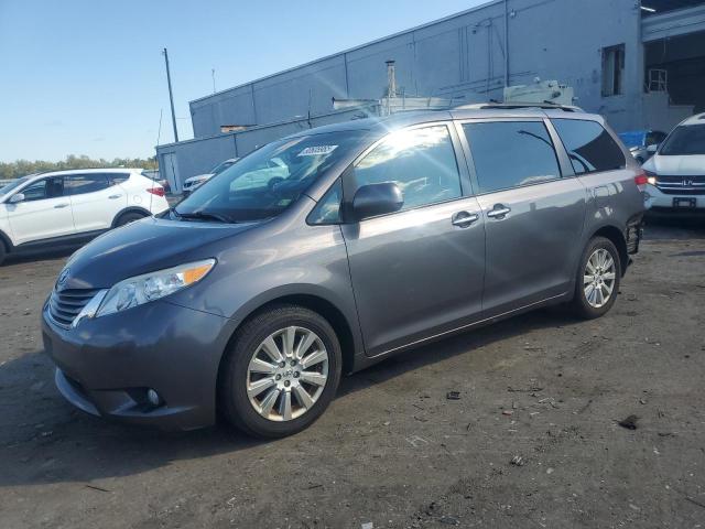 2013 TOYOTA SIENNA XLE, 