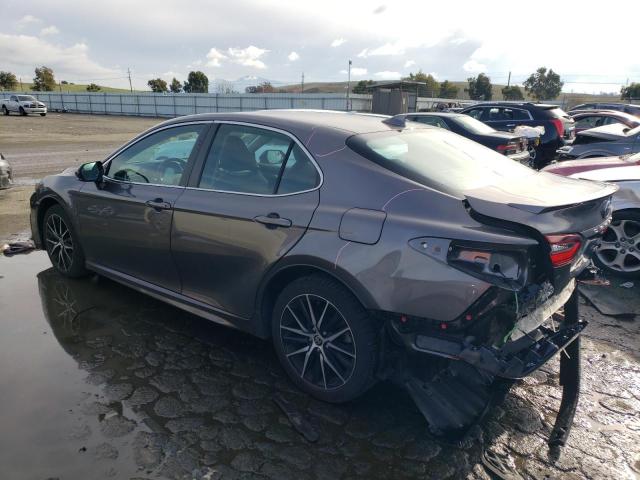 4T1G11AKXNU624479 - 2022 TOYOTA CAMRY SE GRAY photo 2