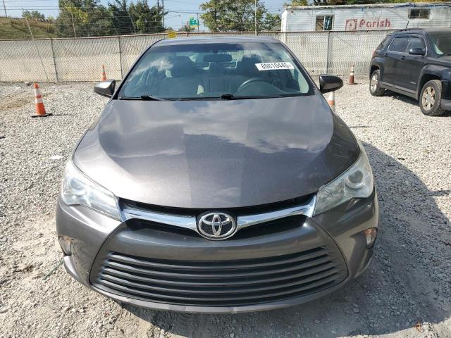 4T1BF1FK9HU330192 - 2017 TOYOTA CAMRY LE GRAY photo 5
