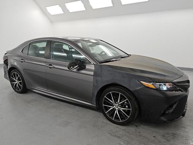 4T1G11AK3PU750783 - 2023 TOYOTA CAMRY SE NIGHT SHADE CHARCOAL photo 4