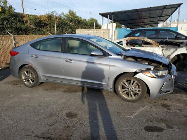 5NPD84LF8HH156884 - 2017 HYUNDAI ELANTRA SE SILVER photo 4