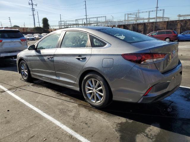 5NPE24AF2JH682765 - 2018 HYUNDAI SONATA SE GRAY photo 2