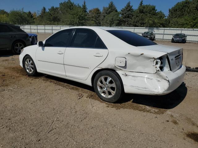 4T1BE30K95U613999 - 2005 TOYOTA CAMRY LE WHITE photo 2