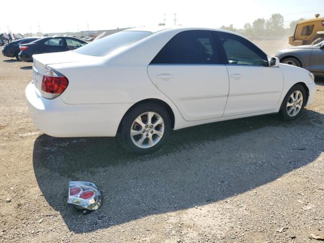 4T1BE30K95U613999 - 2005 TOYOTA CAMRY LE WHITE photo 3