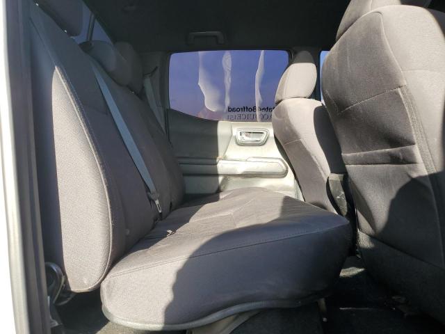 3TMDZ5BN8JM049832 - 2018 TOYOTA TACOMA DOUBLE CAB Silber Foto 10